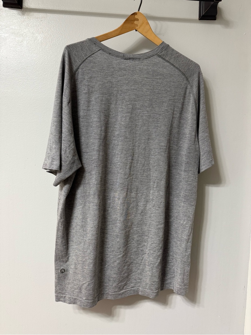 Lululemon Men’s Metal Vent Tech Short Sleeve XL Gray